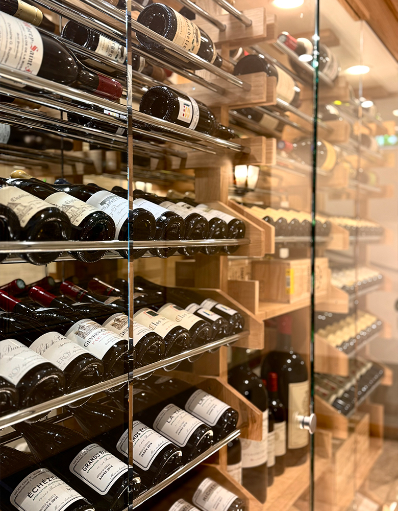 Notre cave à vins unique dans notre restaurant à Méribel